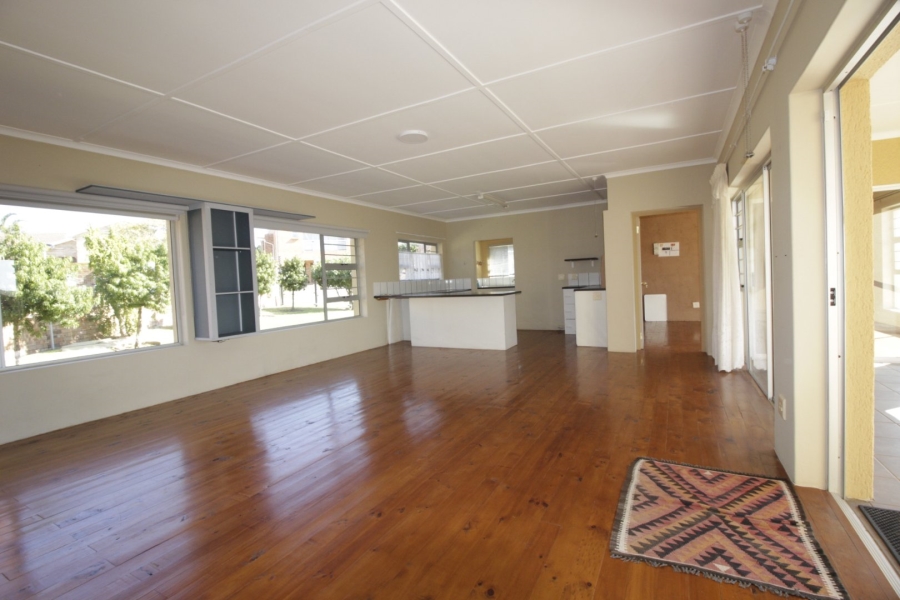 4 Bedroom Property for Sale in Wavecrest Eastern Cape